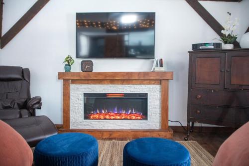 Cozy Cabin Gateway with Pool and Firepit in มอนตโกเมอรี (นิวยอร์ก)