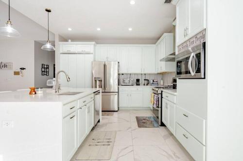 Kjøkken, Private Bedroom with Bath & Pool Access in Peaceful Port Saint Lucie in Port Saint Lucie