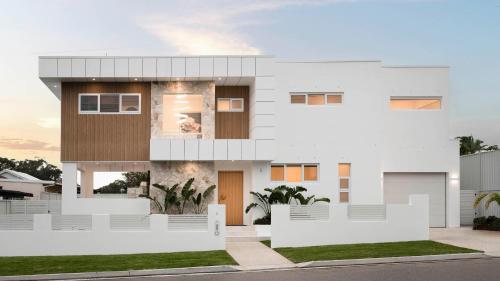 The Bay Haven - with Heated Pool and walk to beach – khách sạn tại Vịnh Nelson