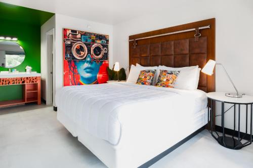 King Room image 3