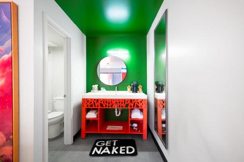 King Room image 4