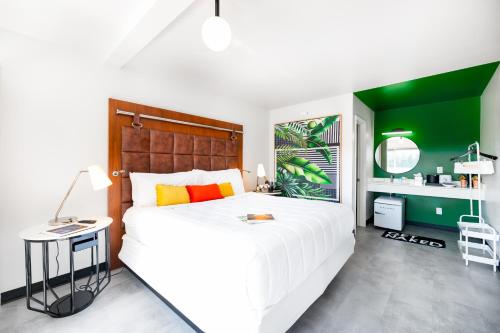 King Room image 6
