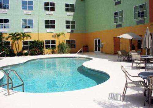 花園, 邁爾斯堡傾城套房酒店 (Allure Suites of Fort Myers) in 邁爾斯堡 (FL)
