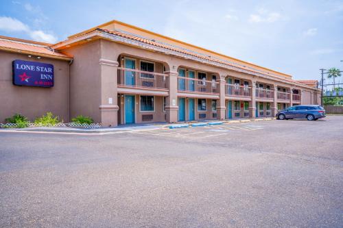 Lone Star Inn & Suites by OYO Harlingen TX - 숙소 외관