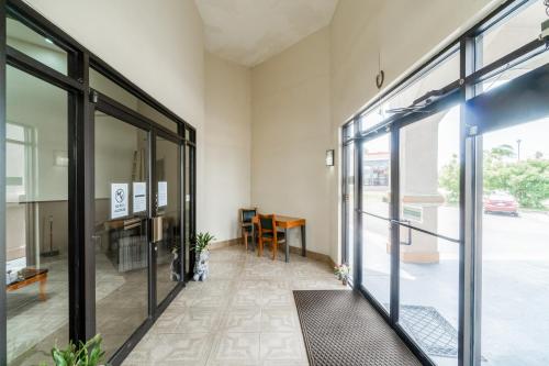Lone Star Inn & Suites by OYO Harlingen TX - 로비