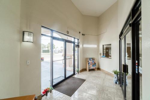Lone Star Inn & Suites by OYO Harlingen TX - 로비