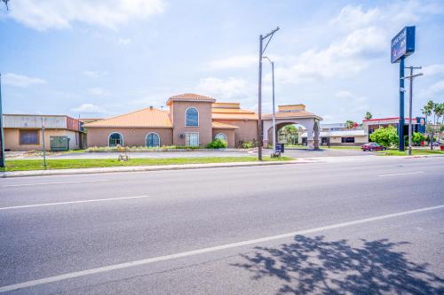 Lone Star Inn & Suites by OYO Harlingen TX - 출입구