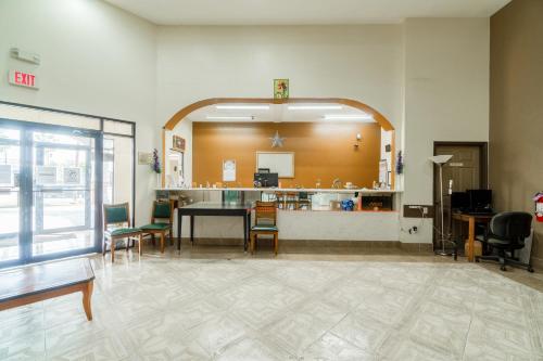 Lone Star Inn & Suites by OYO Harlingen TX - 로비