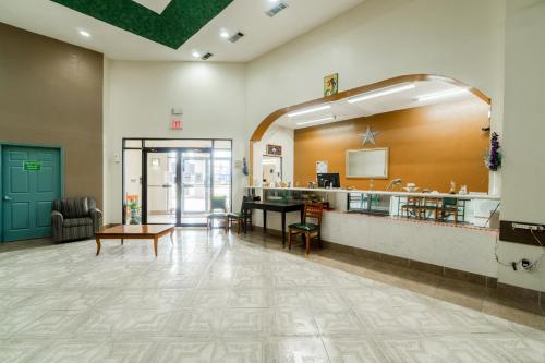 Lone Star Inn & Suites by OYO Harlingen TX - 로비