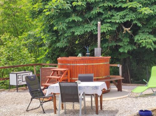 Garden, Nozsi-hegyi vendeghaz in Szenna