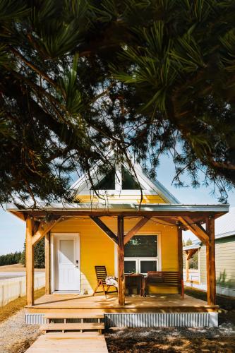 Abraham - Peaceful Tiny Cabin In Historic Nordegg in Nordegg (AB)