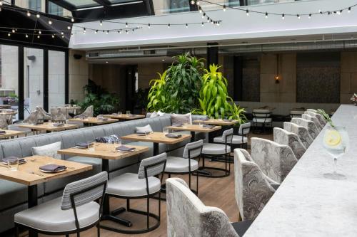 Restaurant, Rand Tower Hotel, Minneapolis, a Tribute Portfolio Hotel in Minneapolis (MN)