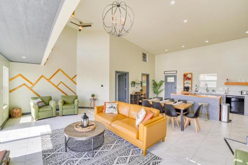Lake Taneycomo Views: Family-Friendly Cabin! in Forsyth (MO)