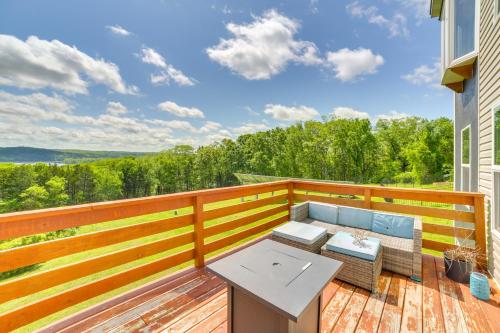 Lake Taneycomo Views: Family-Friendly Cabin! in Forsyth (MO)