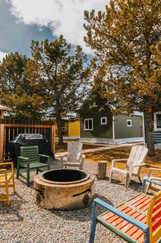 Abraham - Peaceful Tiny Cabin In Historic Nordegg in Nordegg (AB)