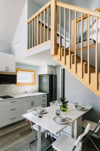 Abraham - Peaceful Tiny Cabin In Historic Nordegg in Nordegg (AB)