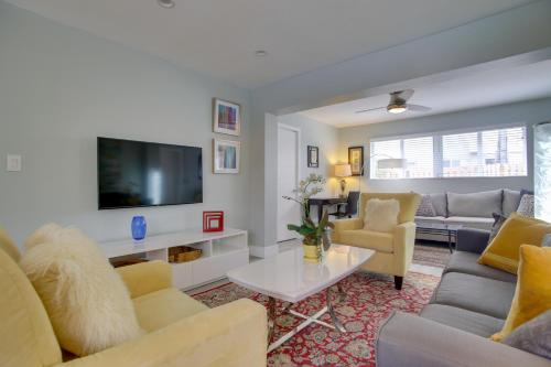 Modern Retreat 3 Miles From Fort Lauderdale Beach! in Fort Lauderdale, USA
