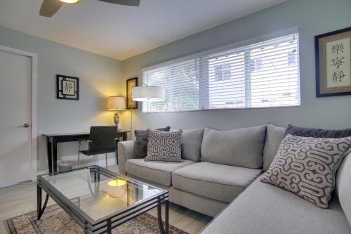 Modern Retreat 3 Miles From Fort Lauderdale Beach! in Fort Lauderdale, USA