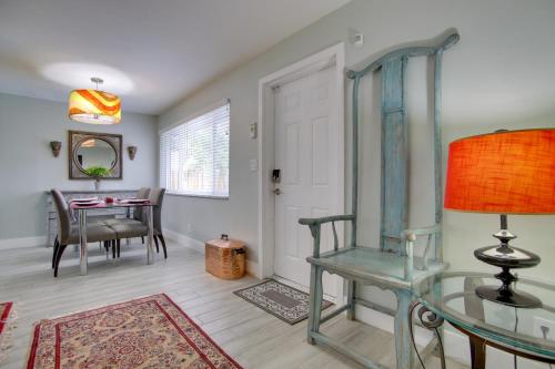 Modern Retreat 3 Miles From Fort Lauderdale Beach! in Fort Lauderdale, USA