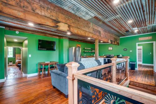 . Near Wineries: Country Condo in New Haven