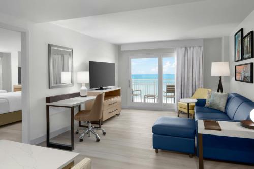 1 Bedroom Larger Suite, 2 Queen, Non-Private Sofa bed, Oceanfront view view, Oceanfront, Balcony