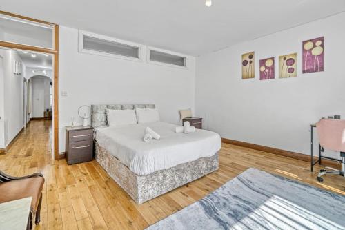 3BR Retreat in Redcliffe Gardens - image 8