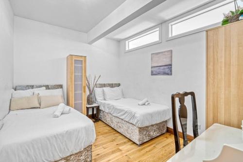 3BR Retreat in Redcliffe Gardens - image 3