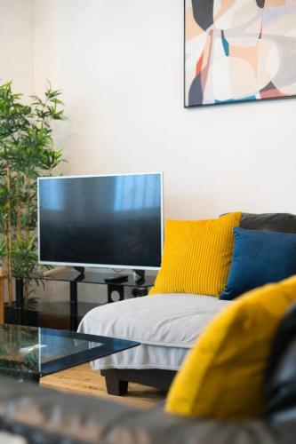 3BR Retreat in Redcliffe Gardens - image 14