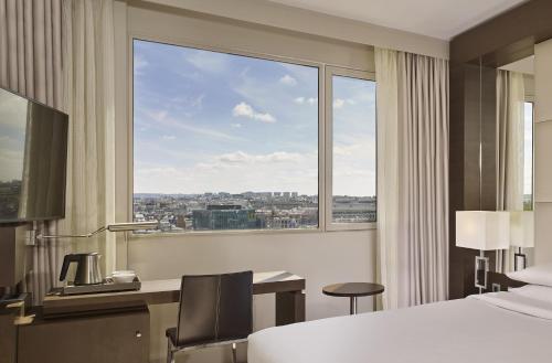 Hyatt Regency Paris Etoile - image 2