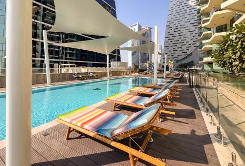 Modern 2BR Canal-Side Elegance - image 5