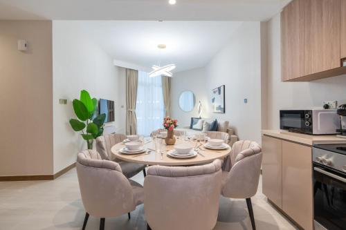 Modern 2BR Canal-Side Elegance - image 11