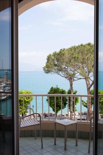 Μπαλκόνι/βεράντα, Hotel Vittorio in Ντεσεντζάνο Ντελ Γκάρντα