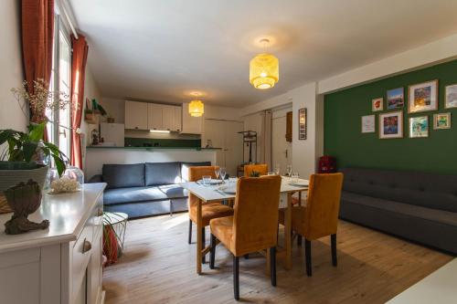 ห้องส่วนกลางสำหรับนั่งเล่น/ดูทีวี, La Crécynette - near Disneyland and Parrot World (La Crecynette - near Disneyland and Parrot World) in เครซี-ลา-ชาเปล