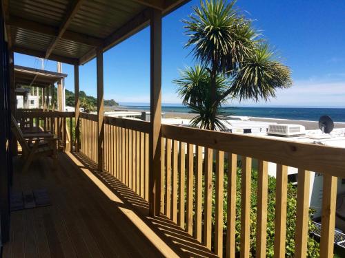 Balcony/terrace, Oakura Beach Holiday Park in Oakura
