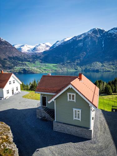 Tømmerhuset på Brekketunet (Tømmerhuset pa Brekketunet) in Mindresunde