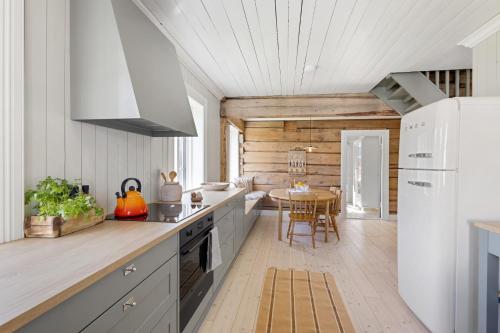 Tømmerhuset på Brekketunet (Tømmerhuset pa Brekketunet) in Mindresunde