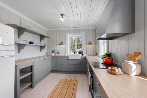 Tømmerhuset på Brekketunet (Tømmerhuset pa Brekketunet) in Mindresunde
