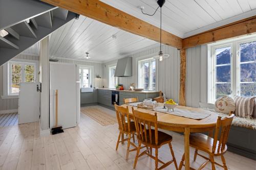 Tømmerhuset på Brekketunet (Tømmerhuset pa Brekketunet) in Mindresunde
