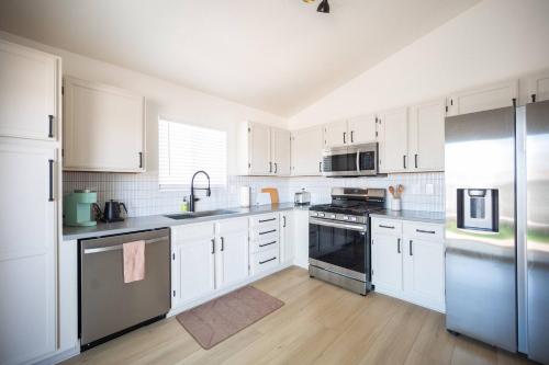 Newly renovated desert Summerlin Home 3 bed 2 bath - near Red Rock, Las Vegas (foto 9)