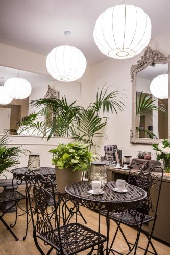 Chic & Town Luxury Rooms - image 6