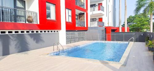 Beaufort Cozy Luxury Hideout with Restaurant, FREE Swimming pools & Gym, 10 mins from Airport, 24-7 - Accra