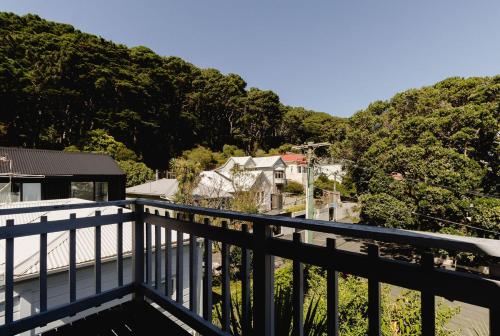 Comfortable 2BR Home w Free Parking, Easy Walk to City in Mount Victoria