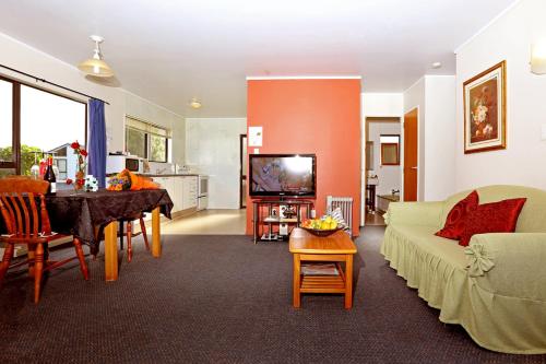 2 bedrooms, 4 beds
