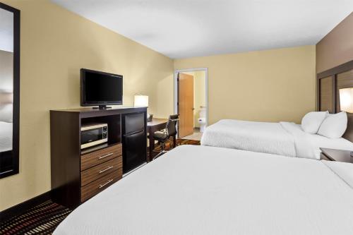 Econo Lodge - image 13