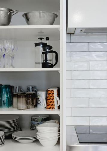 Spacious 3BR Retreat on City Fringe w Free Parking in Newtown