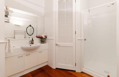 Bright & Spacious 1BR Apt - Central City Stay, Wellington (photo 8)