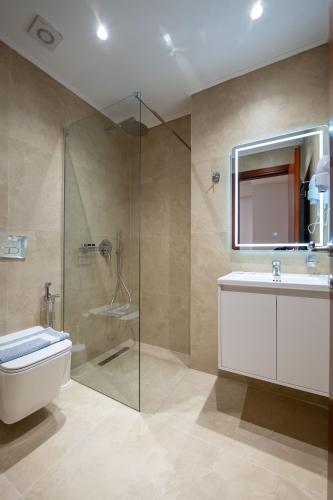 Double Room with Balcony image 6