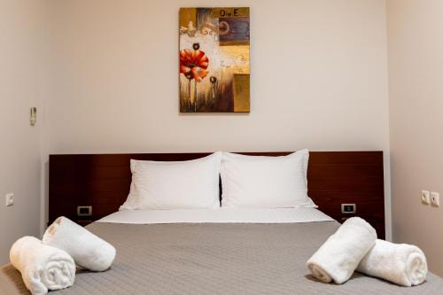 Double Room with Balcony image 5