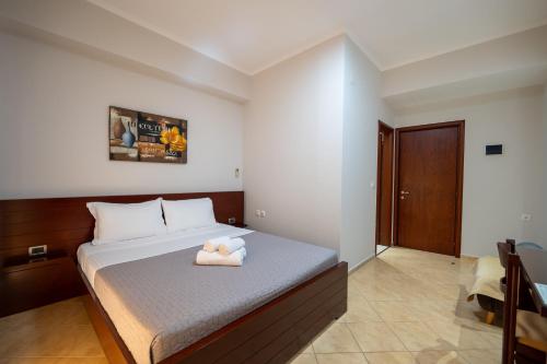 Double Room with Balcony image 1