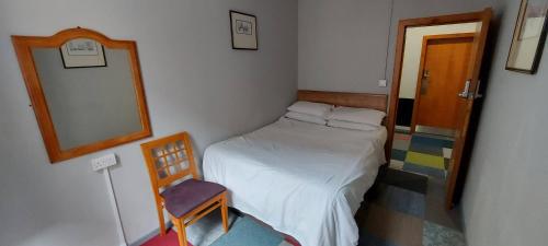 Double Room with Shared Bathroom image 9